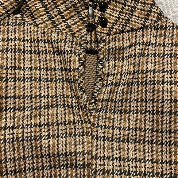 5$ ADD ON! Stunning Suzy Shier Top - Picture 2 of 4